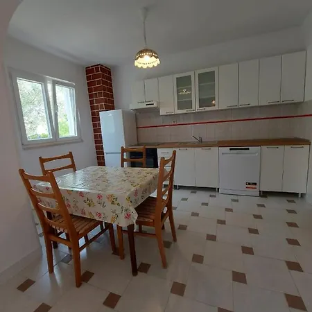 Elena Apartment *